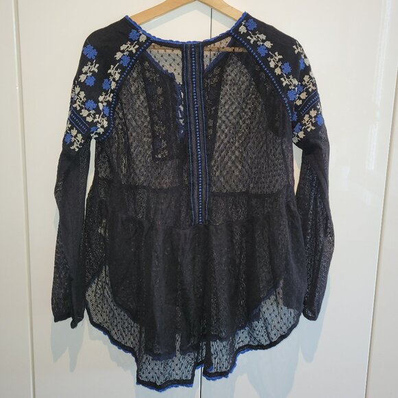Free People Roses Are Red Black Lace Boho Embroidered Top Size M - Picture 3 of 8